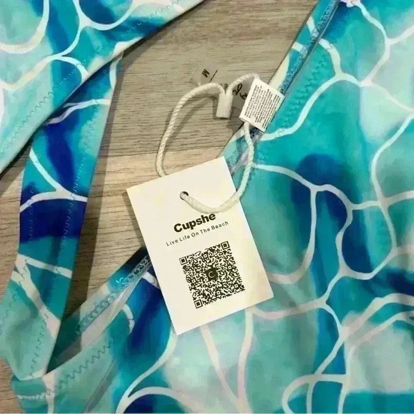 NWT Cupshe Water Ripple Wrap One-piece Swimsuit Halter Bathing Suit Blue Size M - Picture 2 of 10